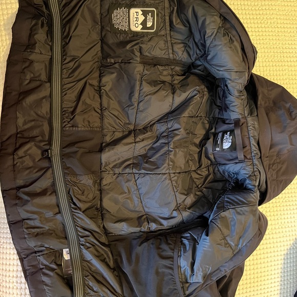 North Face Women’s coat - Picture 3 of 3